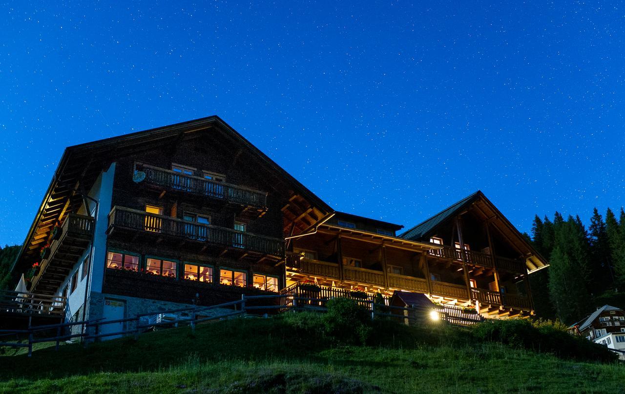 Sattleggers Alpenhof & Feriensternwarte Hotel Greifenburg Luaran gambar