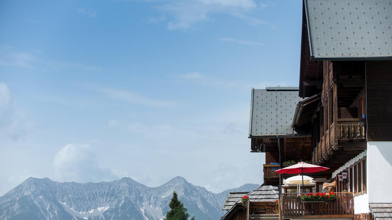 Sattleggers Alpenhof & Feriensternwarte Hotel Greifenburg Luaran gambar